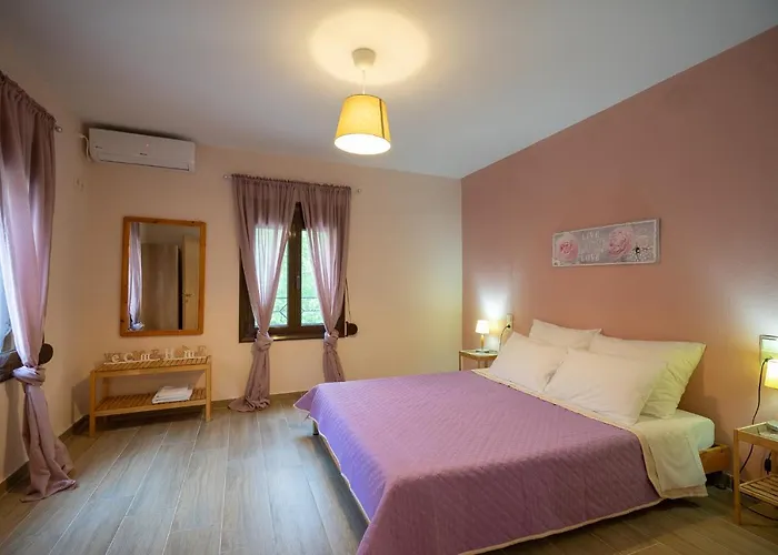 The House Under The Rocks Of Meteora 1 * Καλαμπάκα